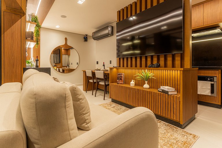 Studio Luxo 1Q Gyro Bueno by Boss