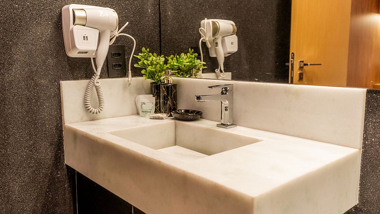 Studio Luxo 1Q Gyro Bueno by Boss